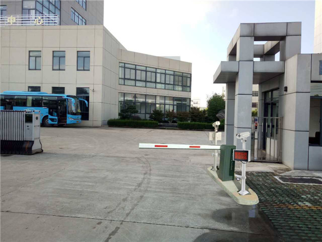 芜湖国力电能伸缩门道闸